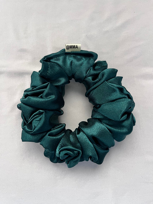 Satin scrunchies🍓